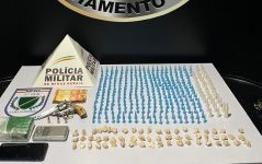 dupla-e-presa-com-mais-de-300-pinos-de-cocaina-no-bairro-jardim-natal,-em-juiz-de-fora